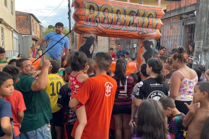 Dione Carvalho participa de festa em homenagem ao Dia das Crianças na Comunidade da Sharp