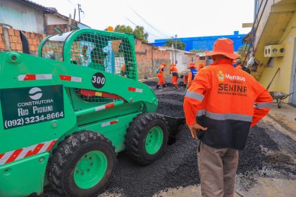 Bairro Tancredo Neves recebe serviços de recuperação viária do ‘Plano Verão’