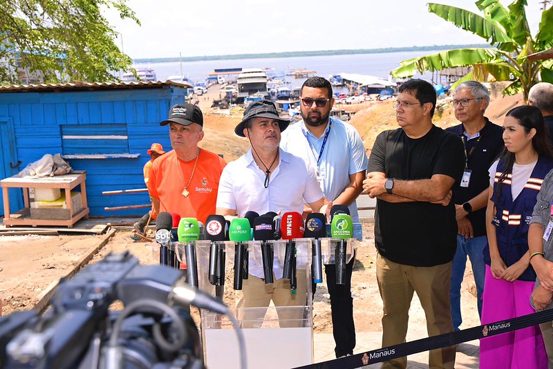 Prefeito David Almeida instala maior ecobarreira de Manaus
