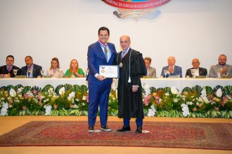 Vice-prefeito Renato Junior recebe Colar do Mérito do TCE-AM