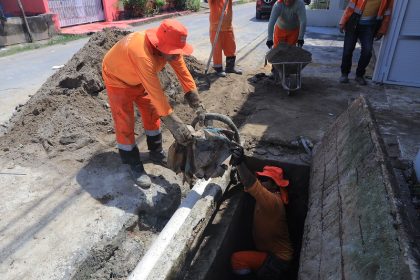 Prefeitura realiza desobstrução e limpeza de caixa coletora no bairro Cidade Nova, zona Norte de Manaus