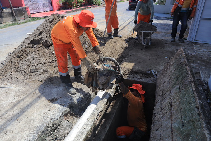 Prefeitura realiza desobstrução e limpeza de caixa coletora no bairro Cidade Nova, zona Norte de Manaus