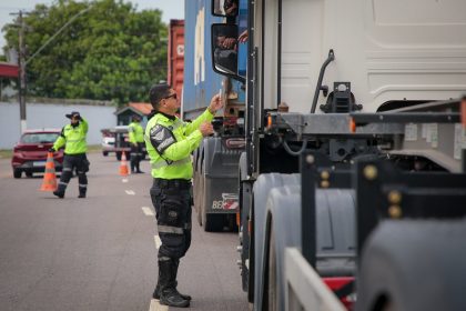 Prefeitura de Manaus remove veículos irregulares em operação ‘Carga Pesada’ no Distrito Industrial
