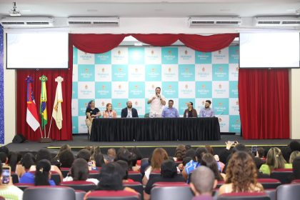 Estudantes de pedagogia recebem certificação da prefeitura