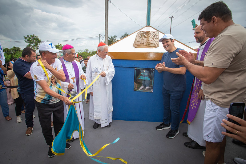 Renato Junior inaugura Cruz Gloriosa no Colônia Antônio Aleixo