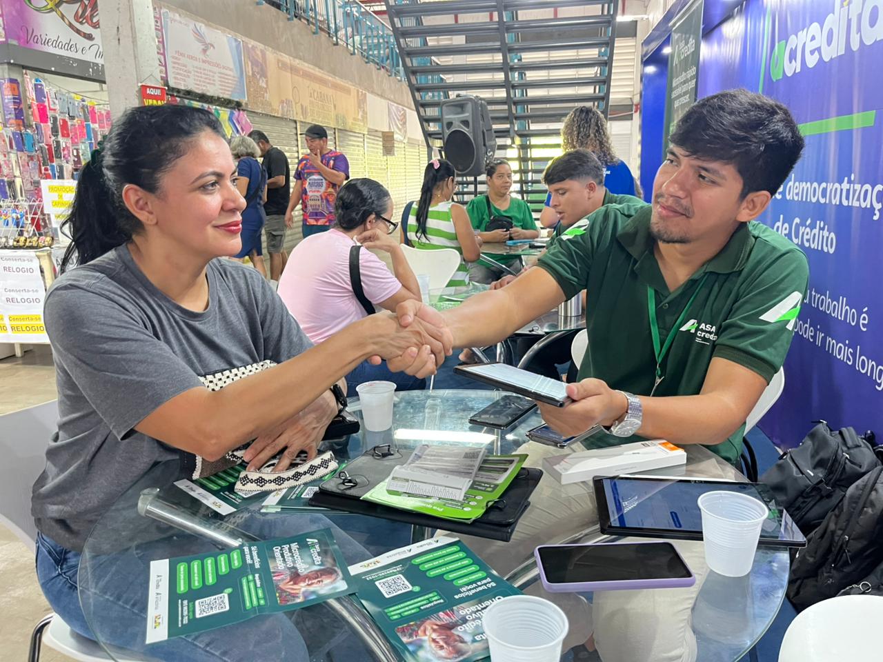 Ação da prefeitura em parceria com o Basa e Sebrae leva acesso a até R$ 6 milhões em crédito para empreendedores das galerias