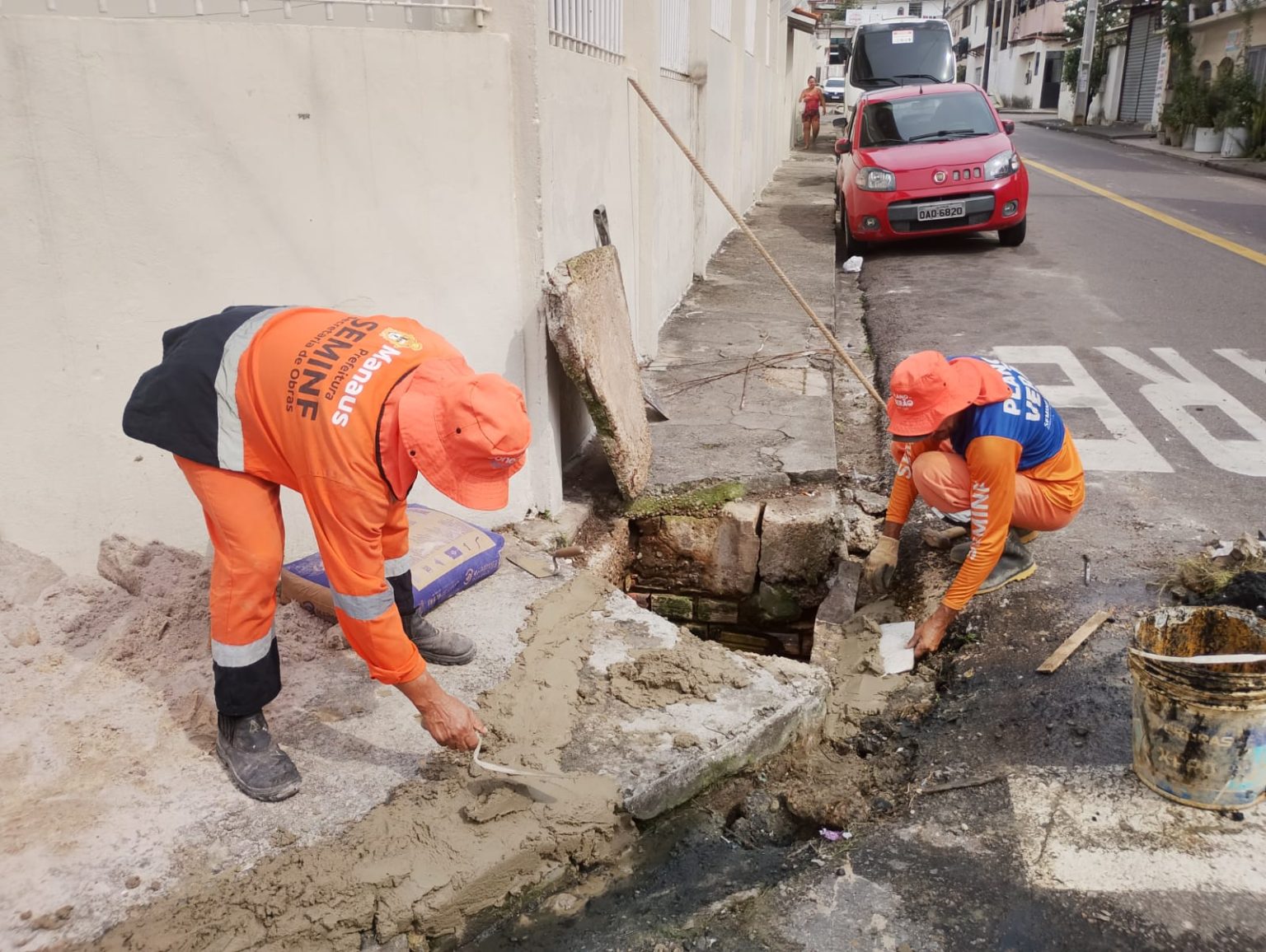 Reconstrução de caixas coletoras e reforça drenagem no Alvorada 2