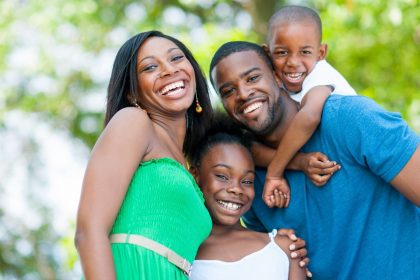 Luz que Guia o Lar: A Presença de Jesus nas Decisões da Família