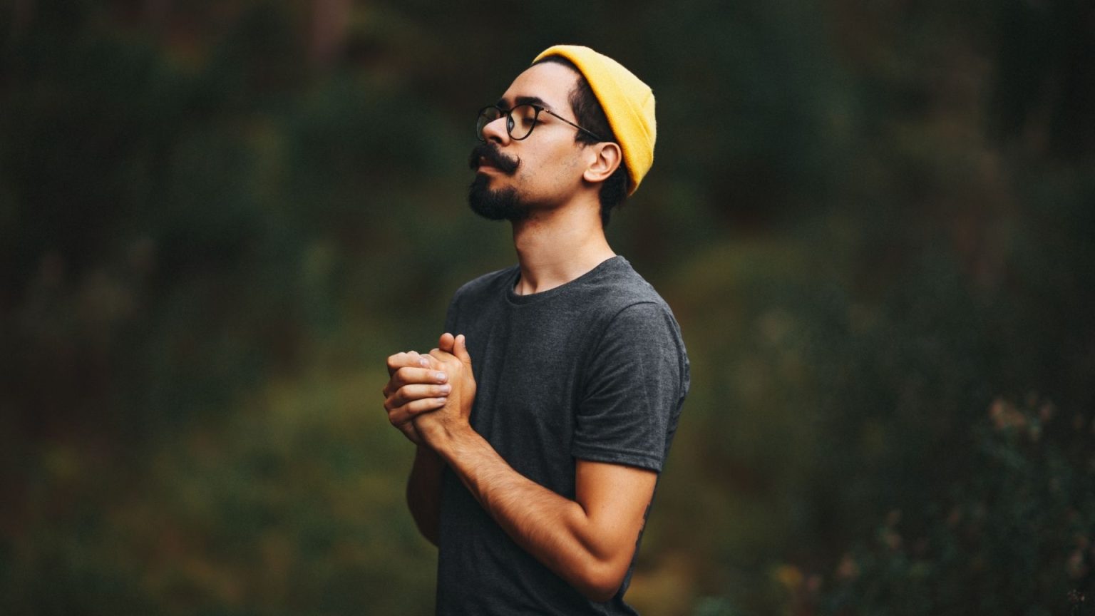 Espiritualidade Masculina: Por Que Homens Precisam Redescobrir o Poder da Oração