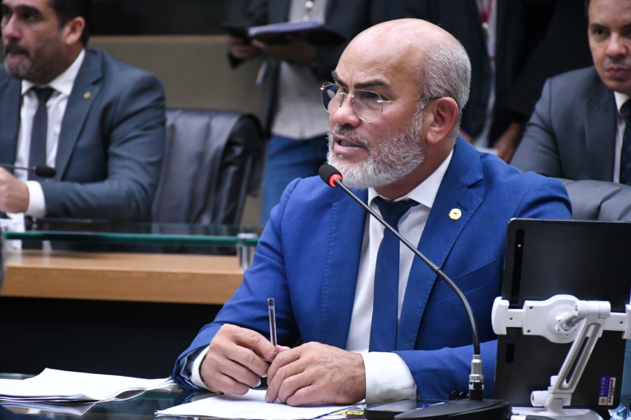 Aleam aprova PL de Cabo Maciel que amplia QR Code de denúncias para hospitais e serviços similares