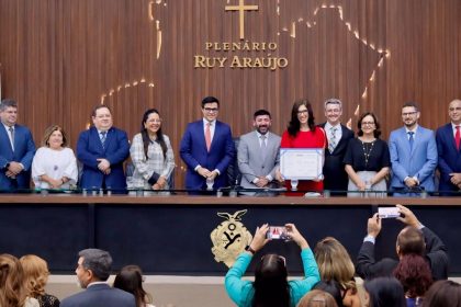 Aleam concede Título de Cidadã do Amazonas à promotora de Justiça Clarissa Moraes Brito