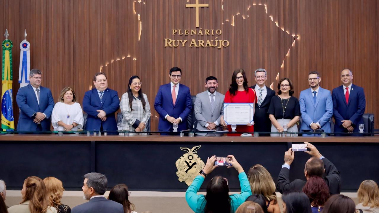 Aleam concede Título de Cidadã do Amazonas à promotora de Justiça Clarissa Moraes Brito