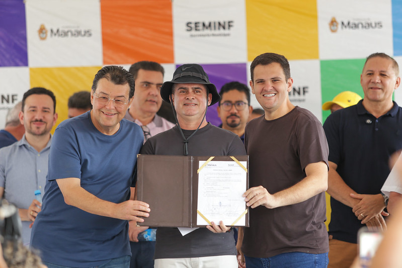 David Almeida inicia asfaltamento de 141 ruas na zona Norte