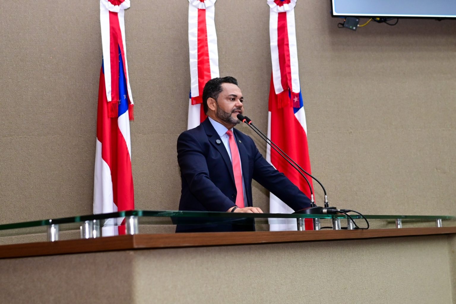 Assembleia Legislativa analisa pacote de iniciativas para direitos das mulheres, saúde digital e inclusão social