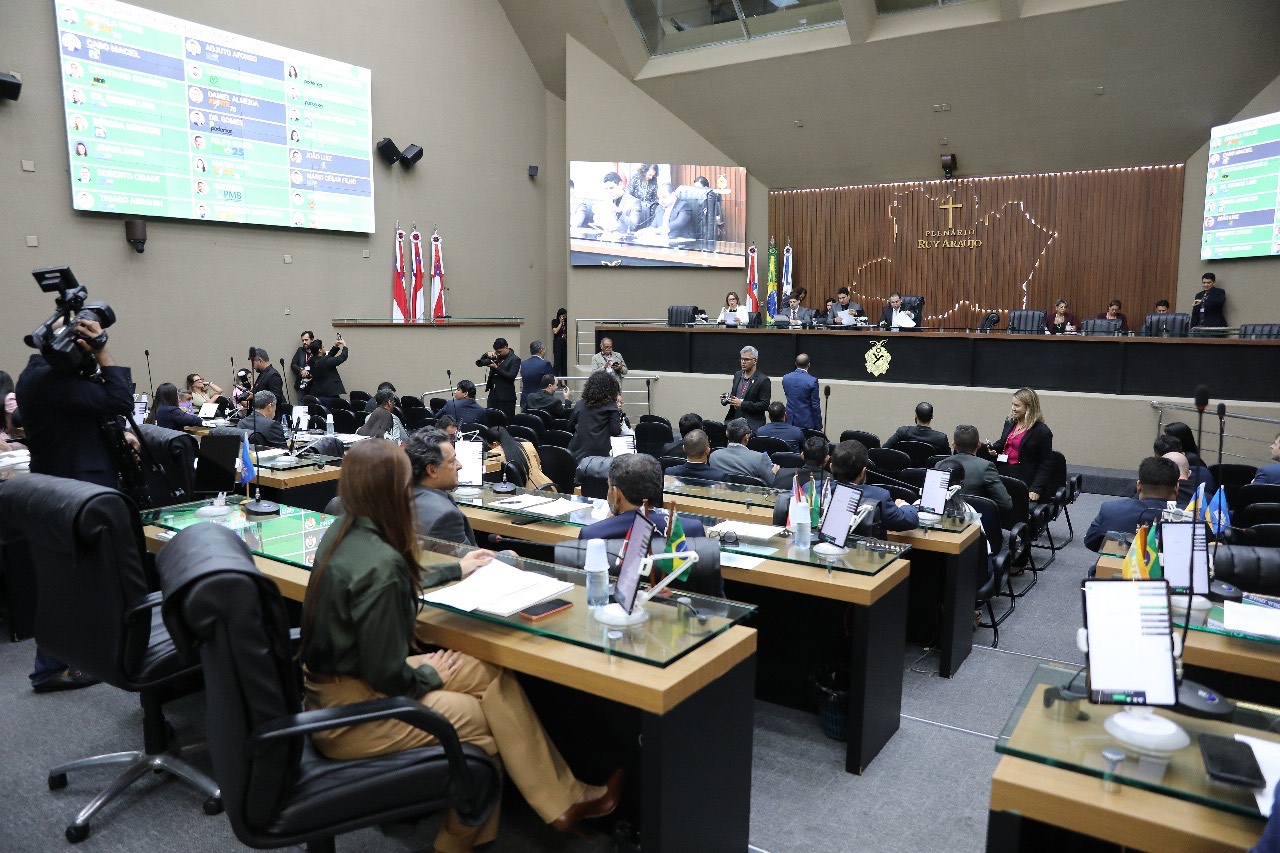 Assembleia Legislativa do Amazonas realiza entrega da ‘Medalha de Mérito Hamilton Cidade’ para homenagear servidores aposentados