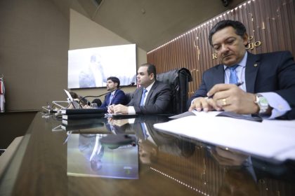 Começa a tramitar na Aleam projeto substitutivo da Lei Orçamentária Anual de 2026