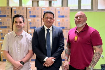 Deputado Delegado Péricles entrega 40 aparelhos de ar-condicionado à PC e anuncia mais 10 unidades adquiridas com emendas parlamentares