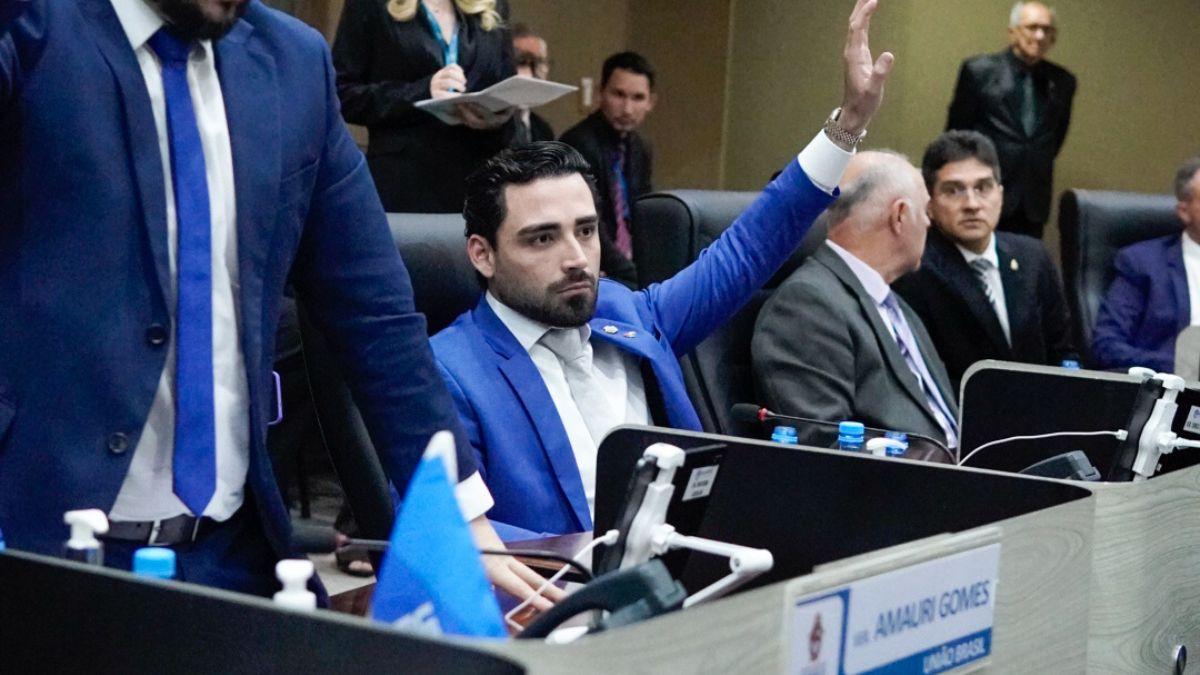 Eurico Tavares vota contra a reforma da previdência