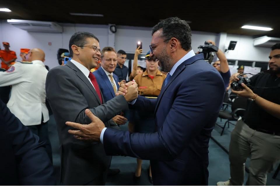 João Luiz é homenageado pelo Corpo de Bombeiros com a Medalha Dom Pedro II