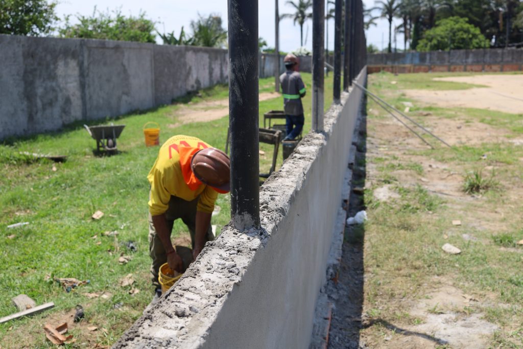Prefeitura avança com obras de revitalização do campo 11 de Maio