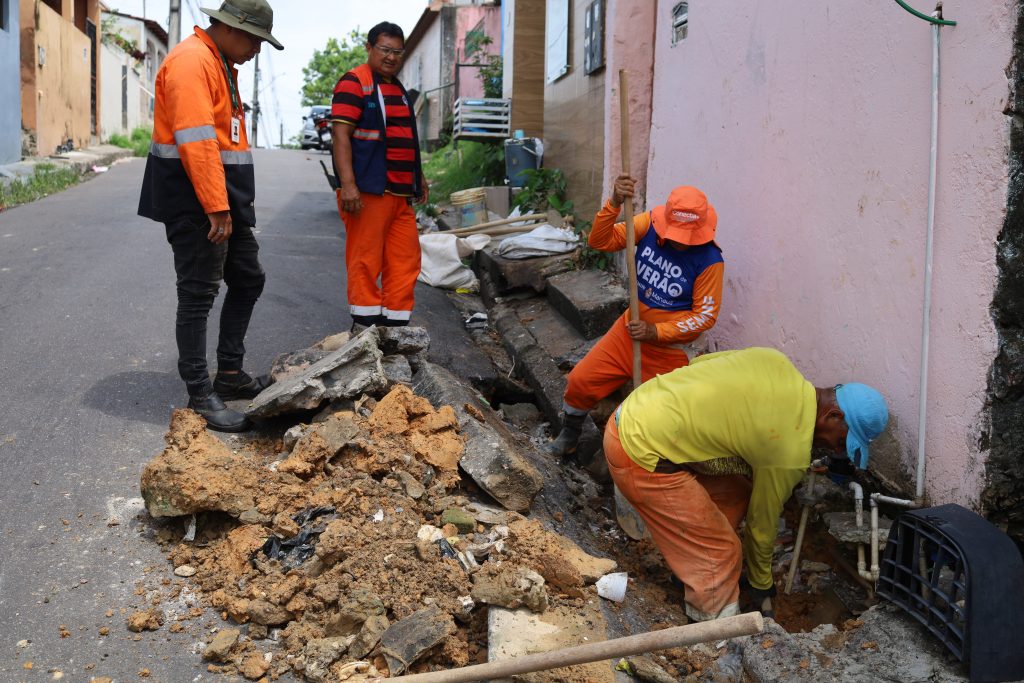 Prefeitura de Manaus realiza manutenção em rede de drenagem