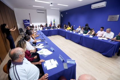 Prefeitura participa de evento com entidade de cooperativas