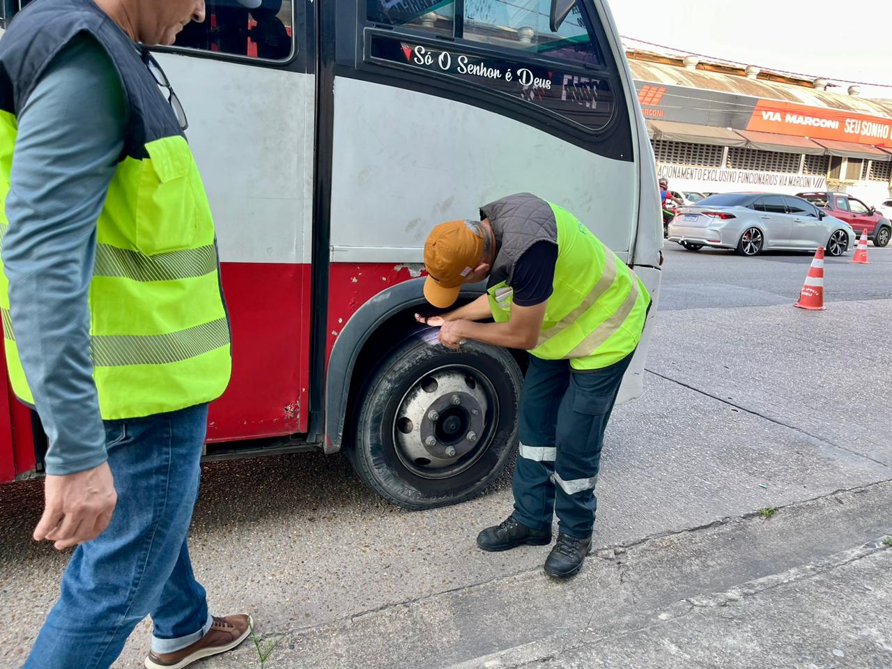 Prefeitura realiza fiscalização em transporte executivo