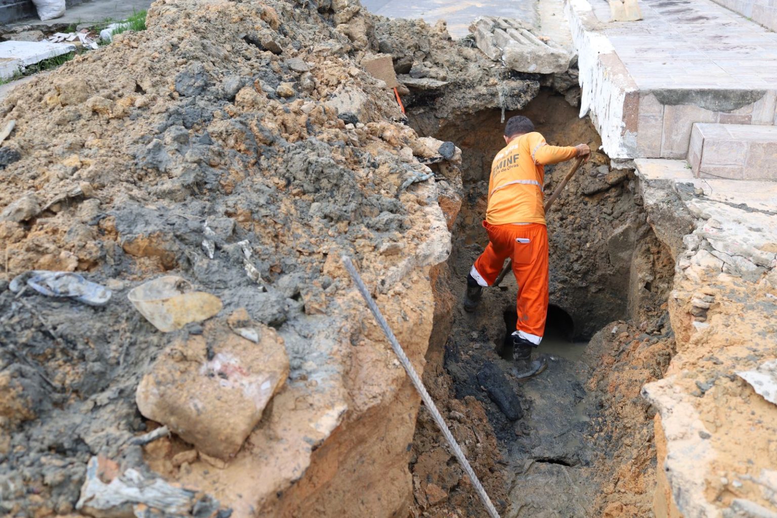 Prefeitura de Manaus realiza manutenção de drenagem