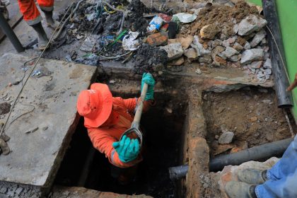 Prefeitura realiza limpeza e desobstrução de caixas coletoras