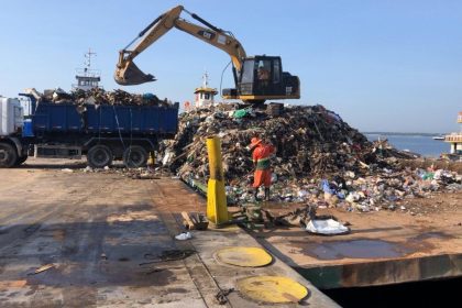 Prefeitura de Manaus realiza oitava operação de transbordo