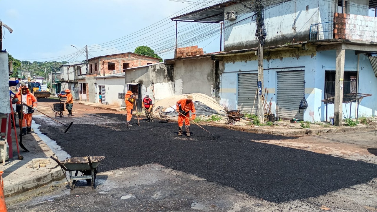 Prefeitura recupera nova rua da comunidade Val Paraíso
