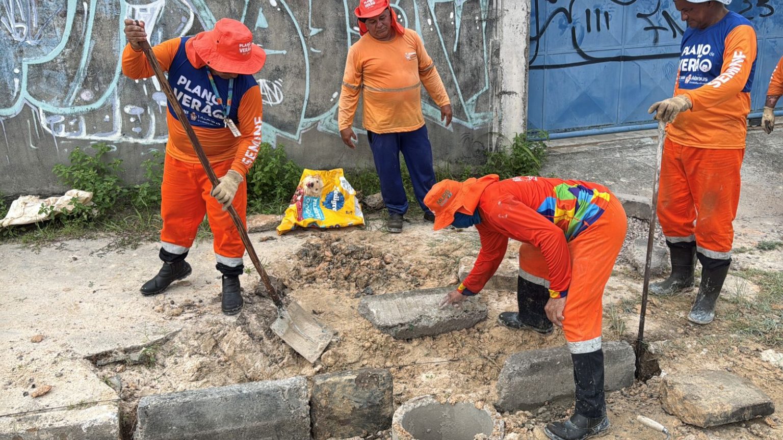 Prefeitura de Manaus trabalha em manutenção de drenagem