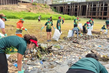 Prefeitura realiza ações simultâneas de limpeza da orla de Manaus
