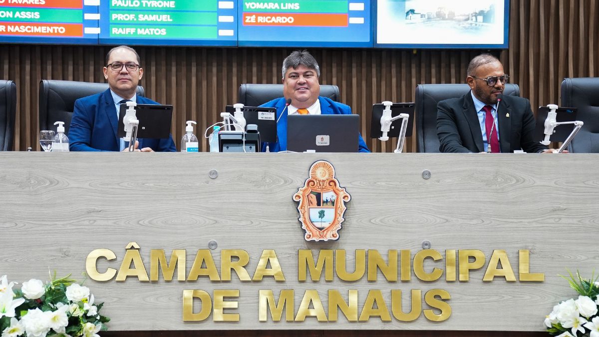 Presidente David Reis destaca papel transformador da Escola do Legislativo nos 18 anos celebrados em Tribuna Popular da CMM