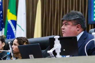 Presidente David Reis esclarece proposta que regulamenta sessões híbridas na CMM