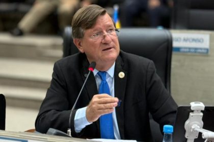 Projeto de Zé Ricardo busca garantir transparência e prioridade aos direitos da infância e adolescência