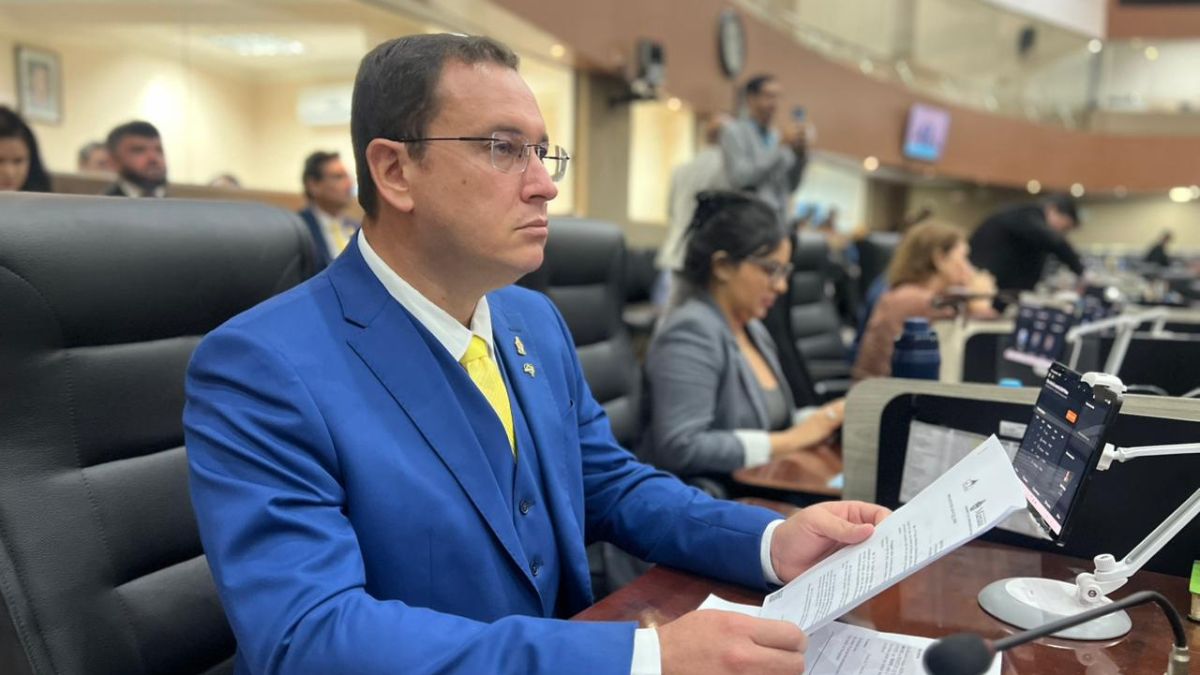 Raiff Matos vota contra reforma previdenciária da Prefeitura de Manaus