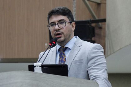 Rodrigo Guedes cobra justiça pela morte do menino Benício por provável erro médico no Hospital Santa Júlia