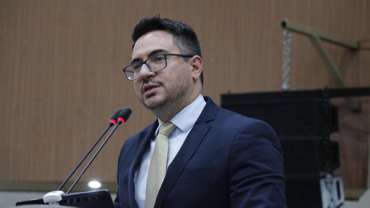 Rodrigo Guedes cobra Wilson Lima sobre pagamento de datas-bases atrasadas dos policiais do Amazonas