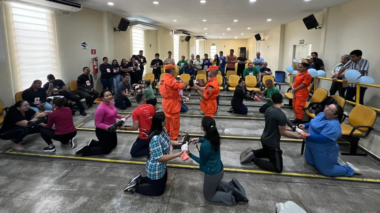 Profissionais de saúde da prefeitura participam de treinamento de brigada de emergência