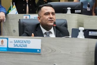 Sargento Salazar declara apoio aos professores e servidores municipais durante sessão na CMM