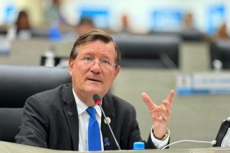 Sem transparência, prefeitura renova aluguel de escola por R$ 2,2 milhões e Zé Ricardo pede investigação ao MPE – Câmara Municipal de Manaus