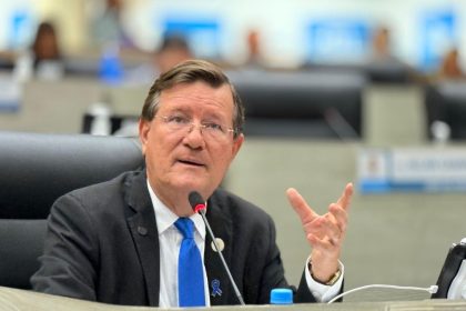 Sem transparência, prefeitura renova aluguel de escola por R$ 2,2 milhões e Zé Ricardo pede investigação ao MPE – Câmara Municipal de Manaus