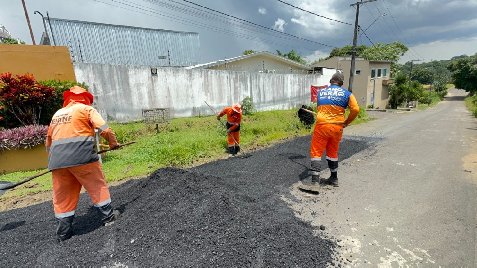 ‘Plano de Verão’ realiza reparo asfáltico em ruas do bairro Tarumã