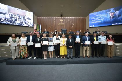 Sinésio Campos homenageia professores da área de Engenharia em sessão especial na Aleam