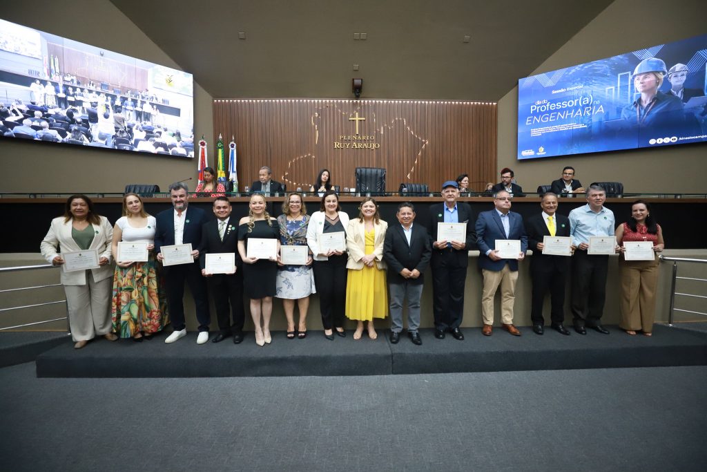 Sinésio Campos homenageia professores da área de Engenharia em sessão especial na Aleam