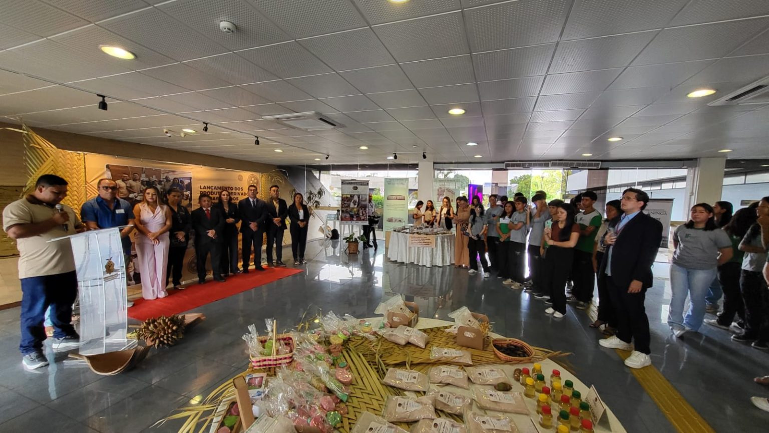 Sinésio Campos realiza exposição sobre os produtos do babaçu e defende a viabilidade econômica da atividade