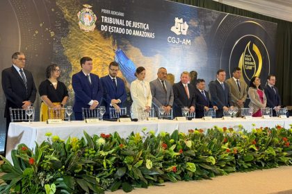 Sinésio Campos reforça apoio ao programa ‘Solo Seguro’ durante solenidade no TJAM