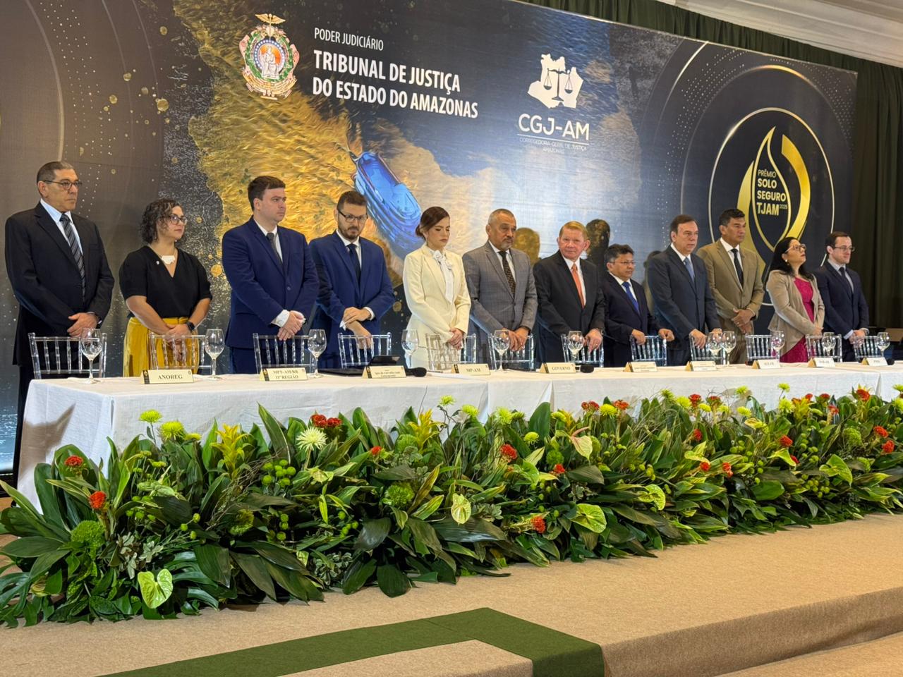 Sinésio Campos reforça apoio ao programa ‘Solo Seguro’ durante solenidade no TJAM