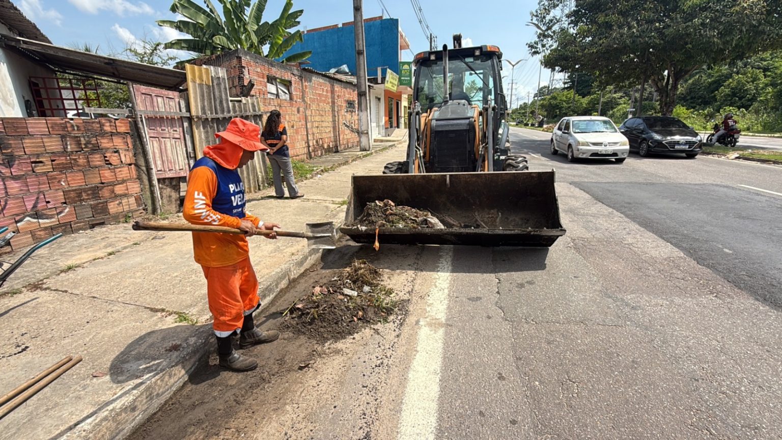 Avenida Nathan Xavier recebe serviços de limpeza